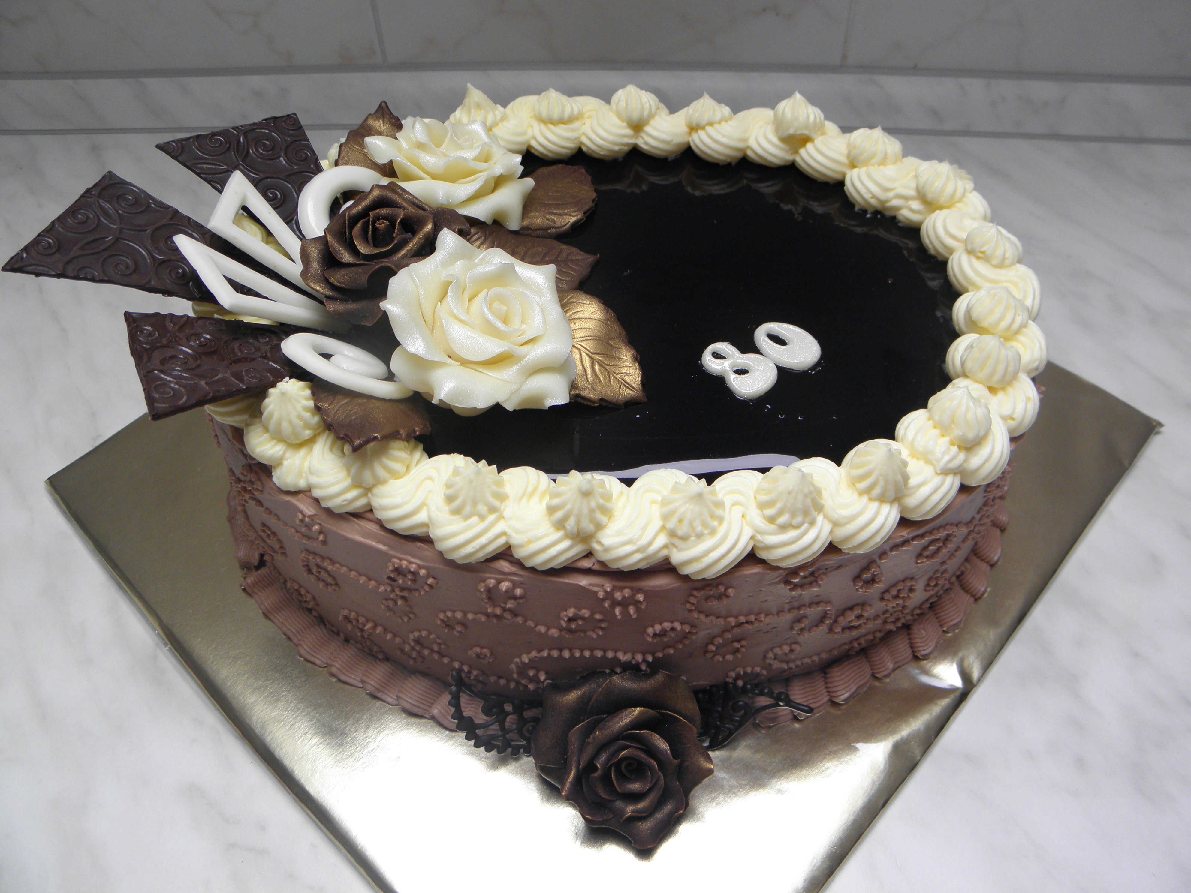 Čokoládový dort s růžemi